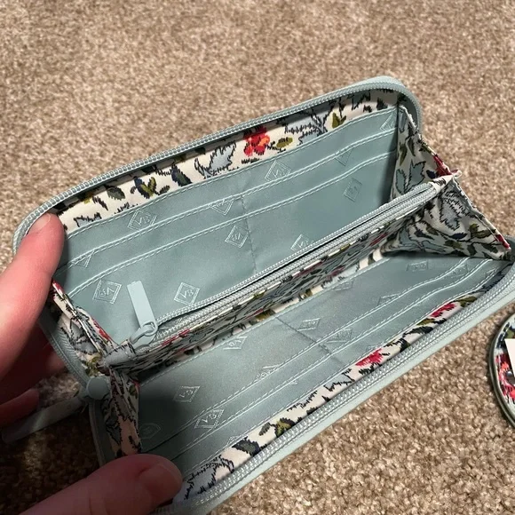 Vera Bradley Iconic Wallet - Picture 4 of 5